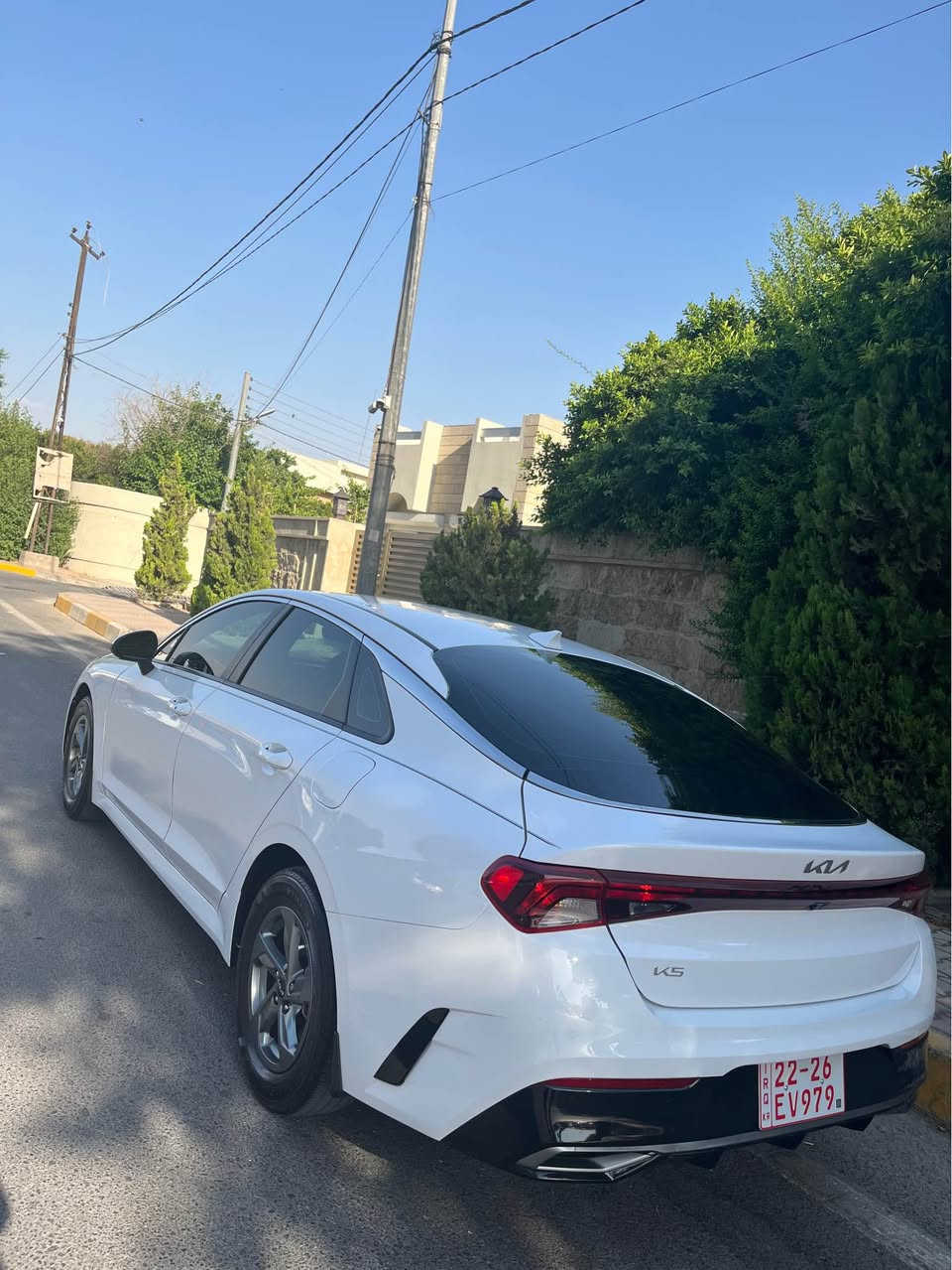 :

🚗 للبيع | Kia K5 موديل 2024 🤍

✅ موديل: 2024
✅ المحرك: 1.6 لتر تيربو GDI
✅ القوة: 180 حصان
✅ ناقل حركة: أوتوماتيك 8 سرعات
✅ نظام الدفع: أمامي (FWD)
✅ استهلاك وقود اقتصادي ومناسب للاستخدام اليومي.  

المواصفات:

* شاشة معلومات وترفيه مع Apple CarPlay وAndroid Auto
* كاميرا خلفية
* حساسات خلفية
* مثبت سرعة
* تشغيل بصمة (حسب الفئة)
* دخول ذكي
* مقود متعدد الوظائف
* مكيف أوتوماتيك ثنائي المناطق
* فرامل إلكترونية مع Auto Hold
* جنوط ألمنيوم
* إنارة LED أمامية وخلفية
* 6 وسائد هوائية
* نظام الثبات الإلكتروني (ESC)
* مانع انغلاق الفرامل (ABS)
* نظام المساعدة عند صعود المرتفعات (Hill Assist).   تترقم اربيل بيها رقم كاتي المكان اربيل بيها باب السكن مبدل جاملغ مصبوغ السعر 170
*********** أربيل, العراق
