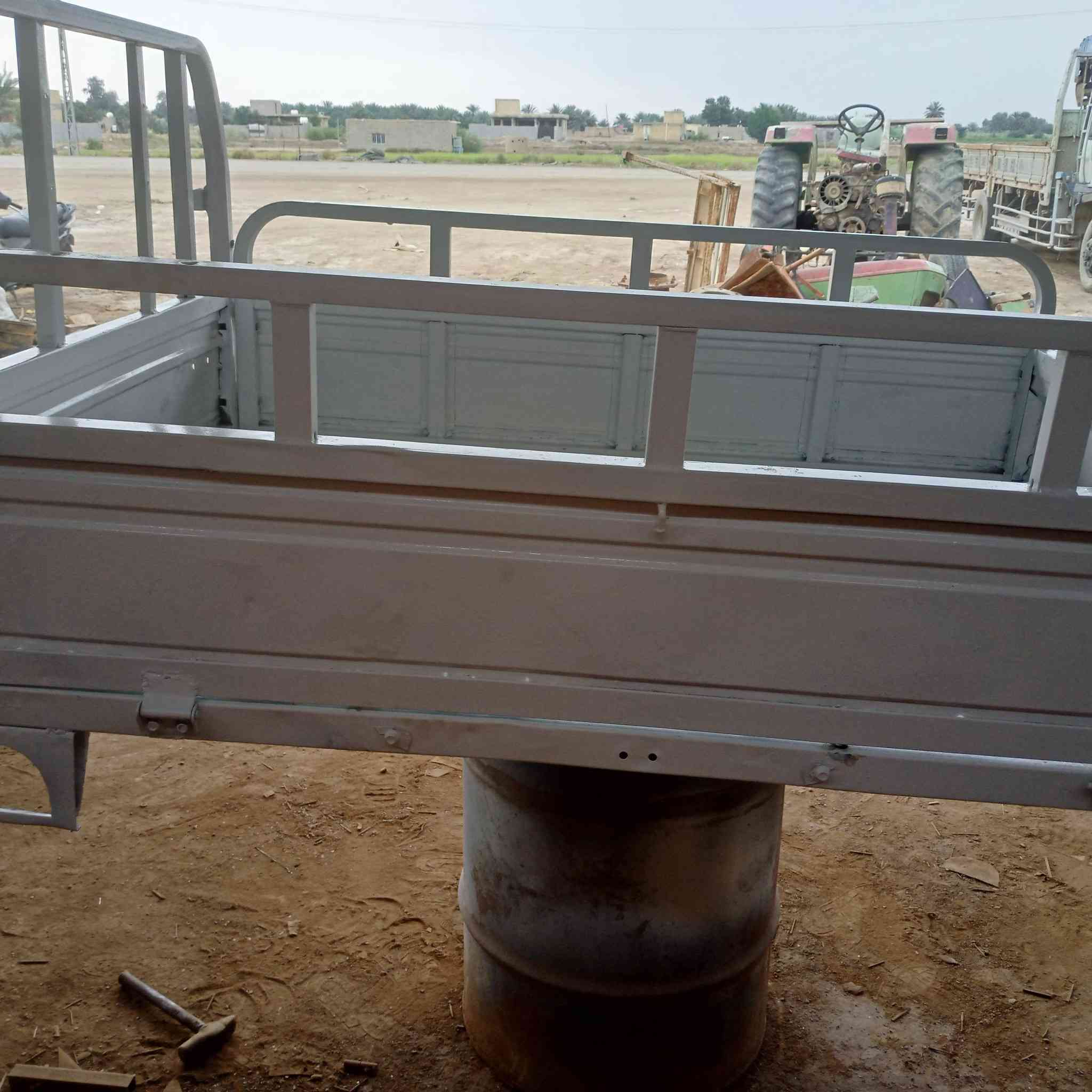 السلام عليكم للبيع بدي دايوان 18او مروس بدي تعبان مع لفرق صفاحيات مكصوصا وفرشه جسوره جدد 2ملم ودعاميه تفصال ودوسات تفصال السعر 300قفل مكاني رفاعي ***********
