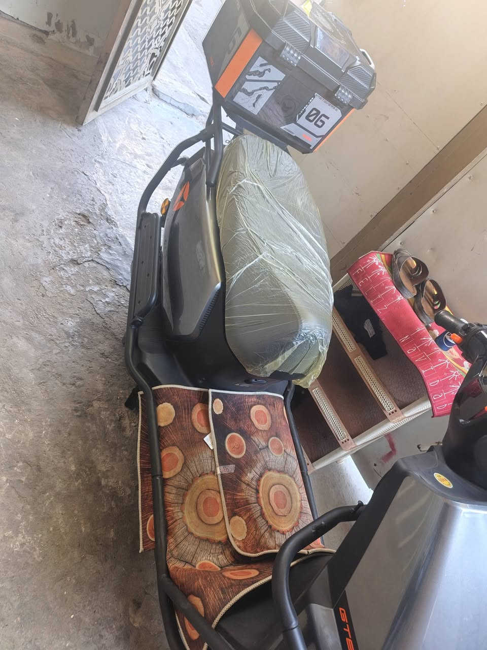 دراجه شحن ياديا دراجه 6 بطاريات دبل كرافين 100% كلشي شغال بيهه ما بيهه آشي شي جديدة وتحت الظمان سنتين عل بطاريه و سنه ونص عقل وكهربائيات شهرين من ماخذه ب مليون و٣٠٠ ابيعهه ب مليون و١٠٠ 
رقم الاتصال ***********
