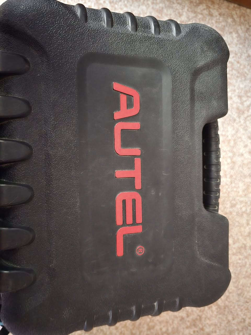 📢 إعلان بيع جهاز فحص وتشخيص السيارات الاحترافي 📢
​✨ للبيع: جهاز AUTEL MaxiPro MP808TS الأصلي (تشخيص شامل + برمجة TPMS)
​فرصة ممتازة لأصحاب ورش صيانة السيارات والفنيين المحترفين!
​الجهاز بحالة ممتازة ومعه كامل الملحقات في صندوقه الأصلي.
​🛠️ الميزات الرئيسية للجهاز:
​تشخيص شامل (All Systems Diagnostics): فحص جميع أنظمة السيارة (المحرك، الجير، ABS، الإيرباق، إلخ) وقراءة ومسح جميع رموز الأعطال (DTCs).
​وظائف خدمة واسعة (Service Functions): يدعم وظائف الخدمة الأساسية مثل تصفير الزيت، وتغيير بطارية الفرامل (EPB)، وتصفير زاوية المقود (SAS)، وغيرها الكثير.
​قدرات متقدمة في TPMS: يتميز هذا الموديل (MP808TS) بقدرته على تشخيص ومسح أعطال نظام مراقبة ضغط الإطارات (TPMS)، وقراءة بيانات حساسات الإطارات، وبرمجة حساسات AUTEL.
​نظام تشغيل سريع: يعمل بنظام تشغيل Android على شاشة لمس سريعة الاستجابة.
​تحديثات وبرامج: يأتي مع محول البلوتوث اللاسلكي (VCI) وجميع الكيبلات الأساسية.
​💰 السعر والمواصفات:
​اسم الموديل: AUTEL MaxiPro MP808TS
​حالة الجهاز: مستعمل كالجديد (كما يظهر في الصور المرفقة).
​السعر المطلوب: 750,000 دينار عراقي (سبعمائة وخمسون ألف دينار فقط).


**إذا كنت صاحب هذا الإعلان وتريد حذفه لأي سبب، رجاءا أرسل رسالة إلى الدعم الفني**