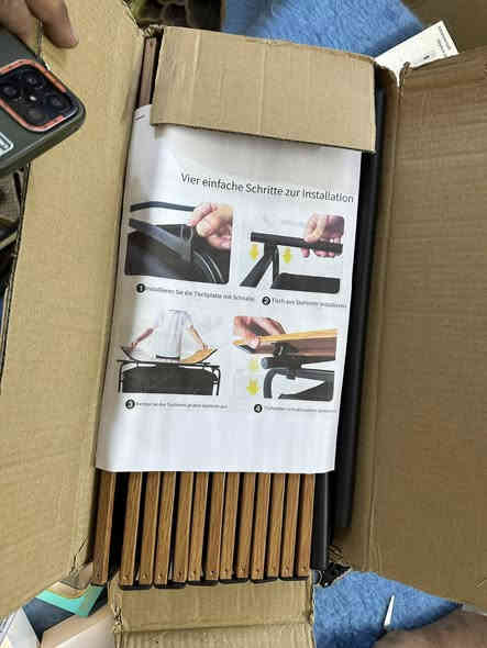 سلام عليكم طاولة تخيم السعر 30 للتواصل ‭0780 009 2613‬
