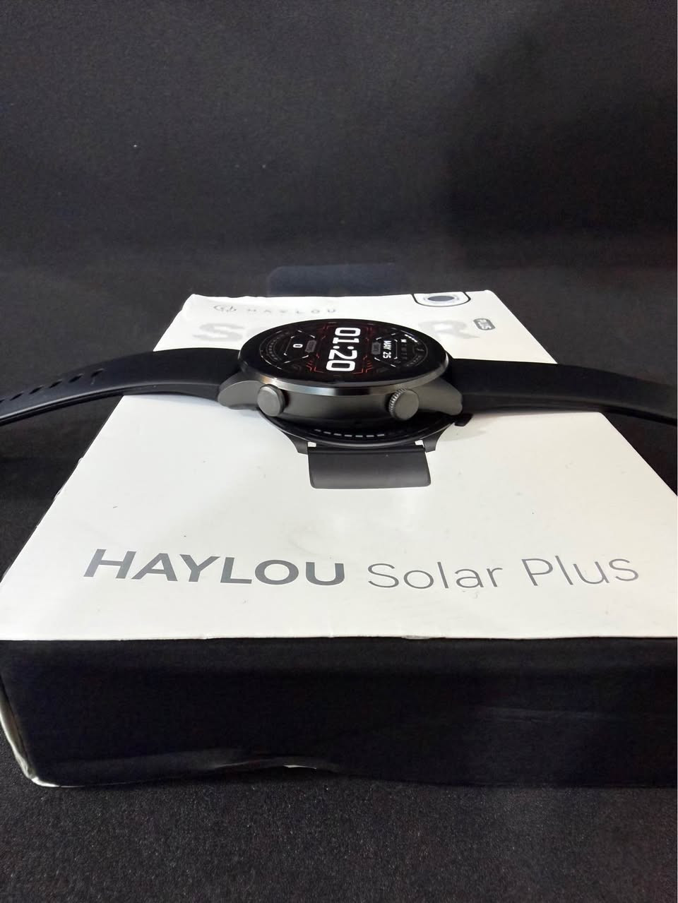 ساعة ماركة Haylou Solar Plus جديدة لوك 

الشاشة أموليد 

الشاشة: من نوع AMOLED بحجم 1.43 بوصة بدقة عالية

الاتصال: تدعم إجراء واستقبال المكالمات الصوتية عبر البلوتوث (Bluetooth Phone Calls)

المستشعرات: قياس نبضات القلب، نسبة الأكسجين في الدم (SpO2)، ومراقبة مستويات التوتر والنوم

الوضع الرياضي: تدعم أكثر من 105 وضعاً رياضياً مختلفاً

مقاومة الماء: تأتي بمعيار IP68 المقاوم للرذاذ والتعرق

بطارية بسعة 280 مللي أمبير

الدقة: 466 × 466 بكسل، مما يعطي وضوحاً ممتازاً تحت أشعة الشمس

المكالمات: تحتوي على ميكروفون ومكبر صوت مدمجين لإجراء واستقبال المكالمات مباشرة من المعصم

مستشعر نبضات القلب

مستشعر الأكسجين (SpO2)

مراقبة النوم والتوتر

الوضع الرياضي: تدعم أكثر من 105 وضعاً رياضياً (مثل الركض، ركوب الدراجات، اليوجا، والمشي)

عمر البطارية: يصل إلى 7 أيام من الاستخدام

السعر 35 الف مع التوصيل 

للحجز والاستفسار مراسلة الصفحة 

رابط واتساب مباشر الي يريد يراسلني 👇

https://wa.me/message/ANGQMMLUZKO4C1 بغداد, العراق


**إذا كنت صاحب هذا الإعلان وتريد حذفه لأي سبب، رجاءا أرسل رسالة إلى الدعم الفني**