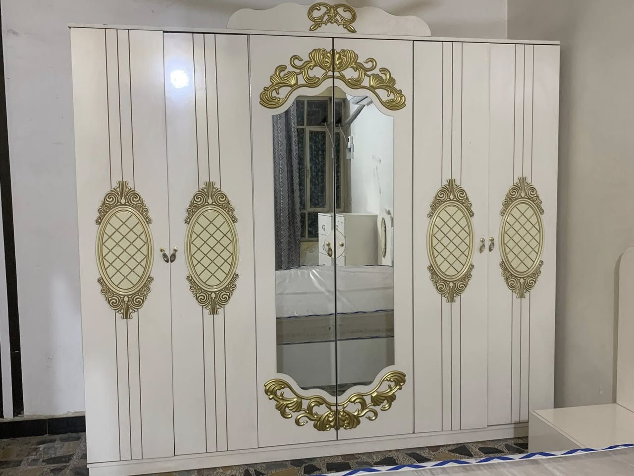 السلام عليكم غرفه للبيع نظيفه جدا مبيها ضرر ٧ قطع والدوشك هديه السعر ٤٧٥ وبيها مجال للشراي فقط مو شراي لا تراسل للتواصل خاص ماسنجر او رقم ‭٠٧٧٤ ٨٠٣ ٣١١٩‬ واتساب مكان كفاءات العبيدي
