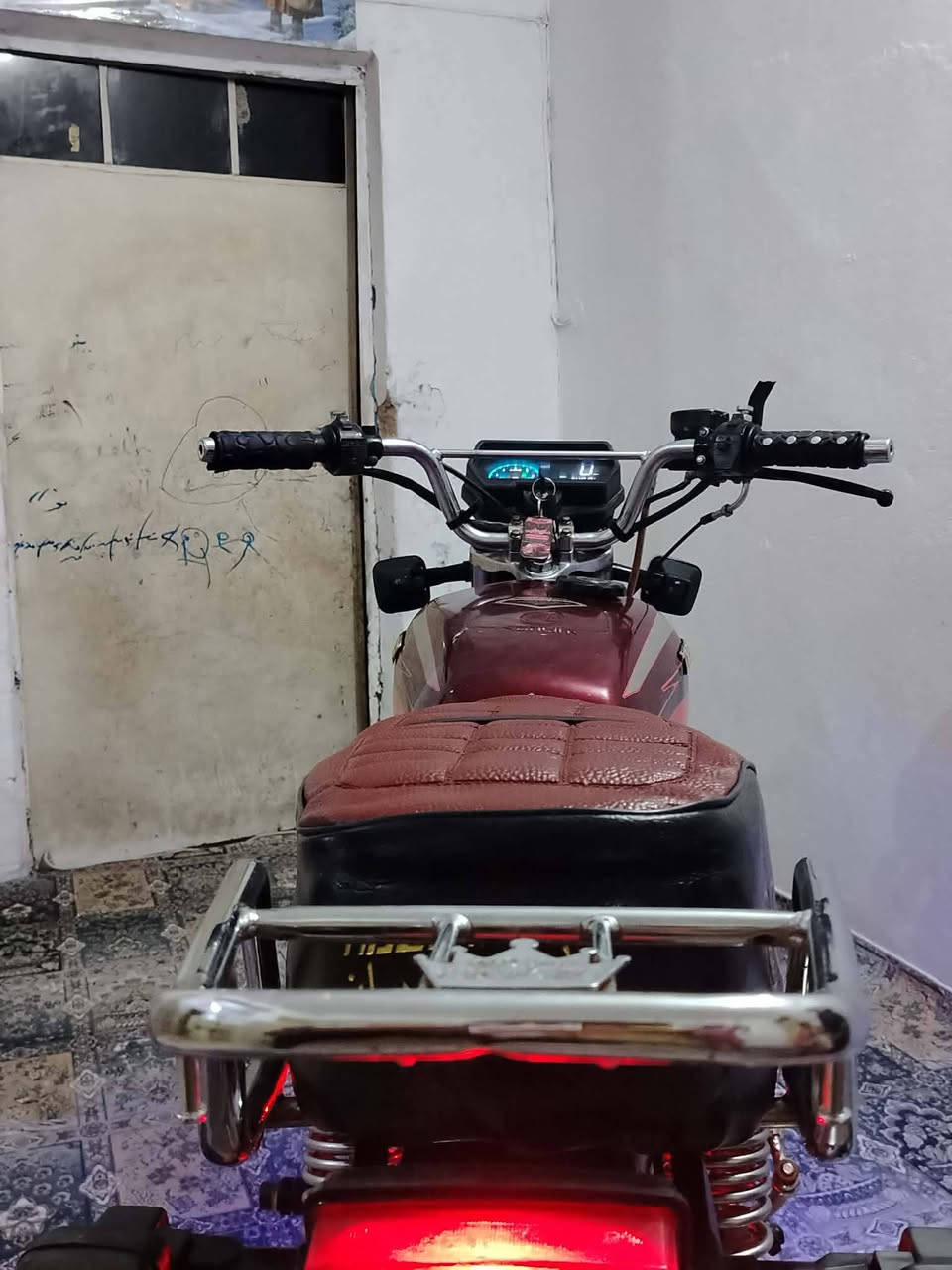 سلام عليكم دراجة تايكر البيع موديل 24 جديده اي نواقص ما بها دراجه كامله حلوه نظيفه كهربائيات كامله محركه ما مفتوح دراجه خير من الله اوراق كامله مكان ديالى بعقوبه السعر خاص هذا رقمي *********** اتصل وتدلل
