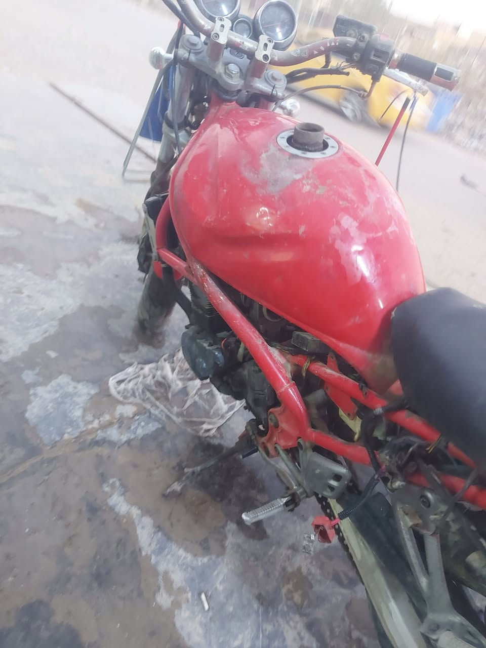 سلام عليكم هااي باندة 400 جانت متروكه عطلها بصيط كهربائيات بس ابيع كوم حديد مكانها الديوانية حي الوحده  
***********
