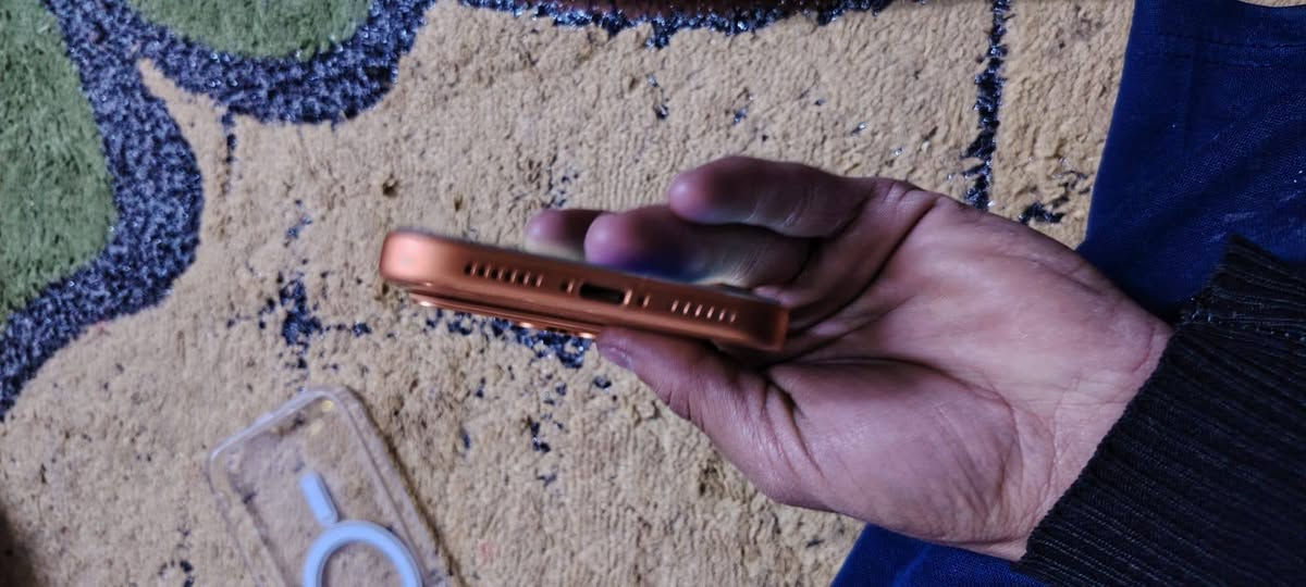 مبايل ايفون 17 برو ماكس دورات الشحن 27 استعمال 10 ايام كفاله عامه اي شخط مابي معا ضمان ماستر  مكان النجف الاشرف السعر مليونين 200  بي مجال قليل ///  رقم الهاتف ***********
