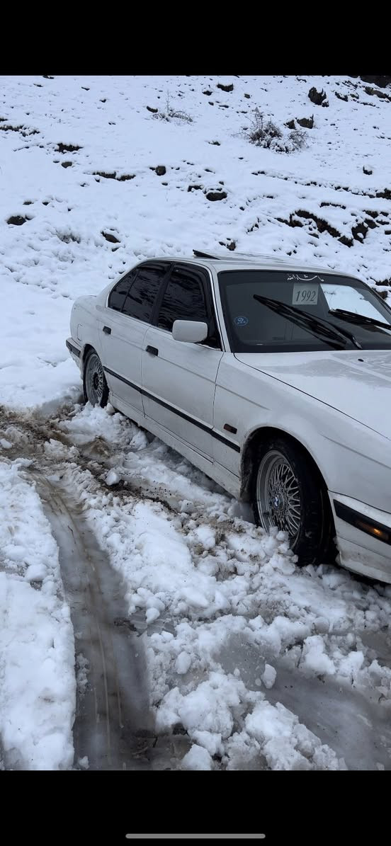 ماشالا لەمالی هەموولایک /بیئم 520iگیرحادئی  ئەرمووئەوەلایتوهەزەوخرامەبەشەرت /سەیارەکە داحمولئیدرانی نیە قەترەسبوخی نیە مۆدئیل ٩٢سلایت دووجام کارەبائی قفلکارەبای هەمومەزبوتە کیجی بەنزین کیلۆمەترهەمووئیش دەکات  مەرکەزی ئەی بی ئیس تەبریت ساردگەرم بەشەرت گیرومەکینە بەشەرتی 100فیتەر  سەیارەکەلەسەردەقی بیلادئی ماوەتەوە _ژم ***********
