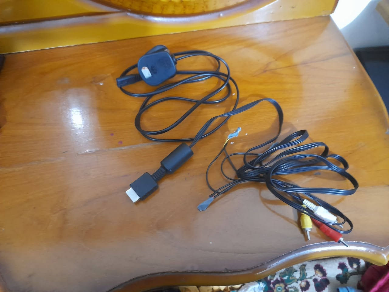 بلاي 2 للبيع سعر 40الف رقم الهاتف***********
