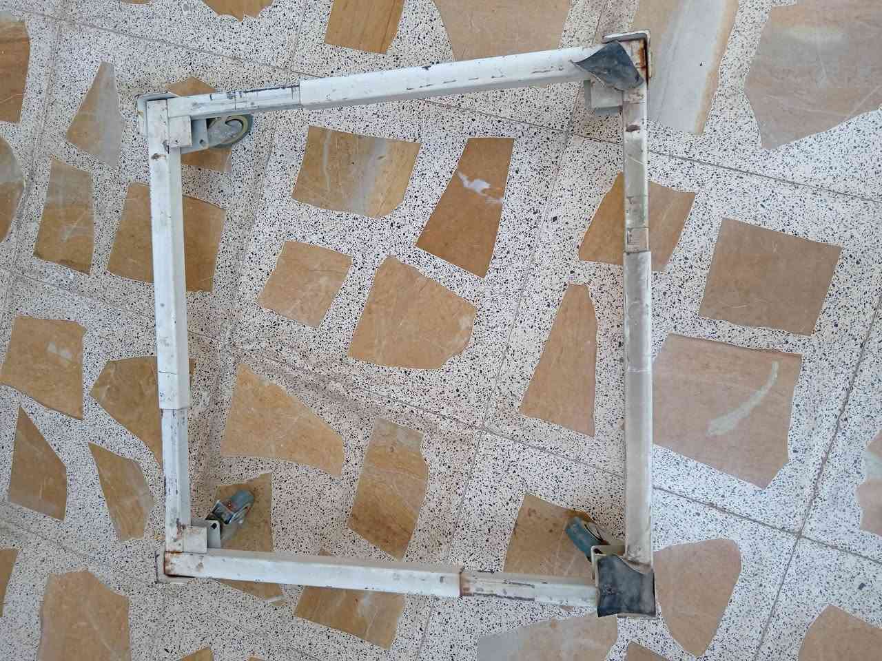 فرن كهربائي وقاعدة ثلاجة للبيع للتواصل على الرقم ***********
