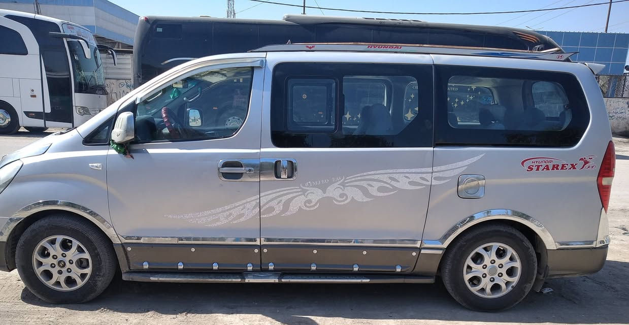 السلام عليكم سياره ستاركس 2008 مسكر اصل كير عادي تخم تاير   كير مكينه حداديه  تبريد كفاله  رقم واسط انكليزي السياره بسمي مداور ثاني يوم 
سياره بيه شويه ملاحضات بيه الجاملق الخلفي بارد والثاني صبق  قليل بدون ظربه   الاستفسار علا هاذا الرقم ***********  وبيك خير وتدلل   مكان الحمزه الغربي
