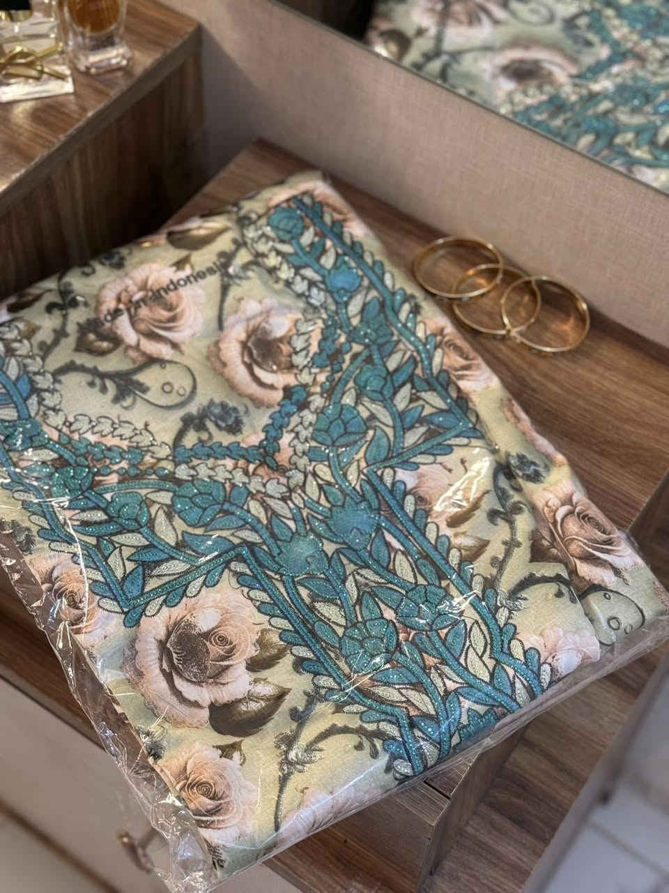 بنات هذني 12قطعه القماش حرير اندنوسي المخور ويا شال يجنن 🔥😍😍😍😍 وبأسعار مناسبه جداً فقط القطعه مع الشال ب 30 الف فقط


**إذا كنت صاحب هذا الإعلان وتريد حذفه لأي سبب، رجاءا أرسل رسالة إلى الدعم الفني**