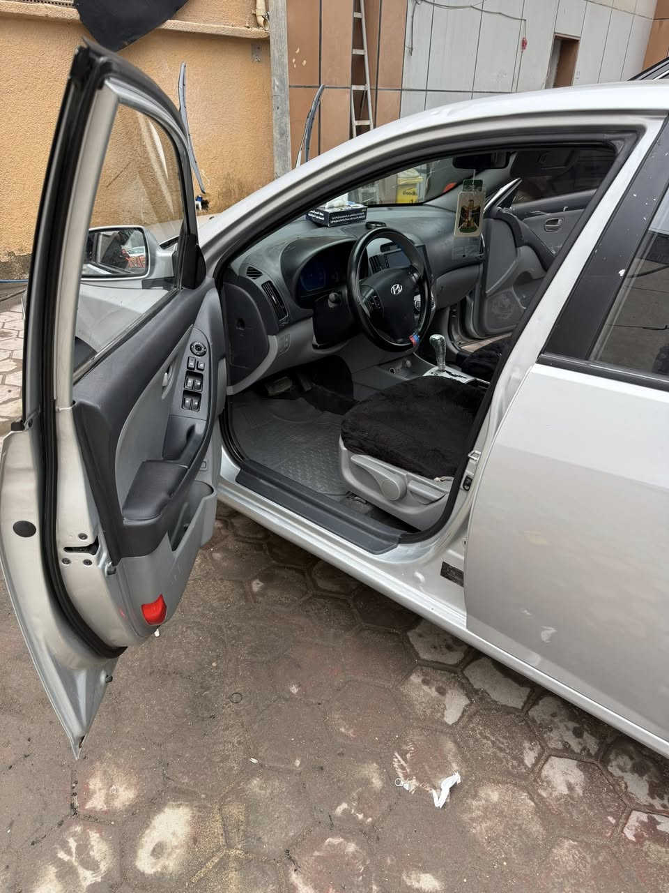 السلام عليكم للبيع أدوات مكصوصه متومه رقم بغداد سياره جديده السعر40وبيها مجال العنوان البصره رقم الهاتف***********
