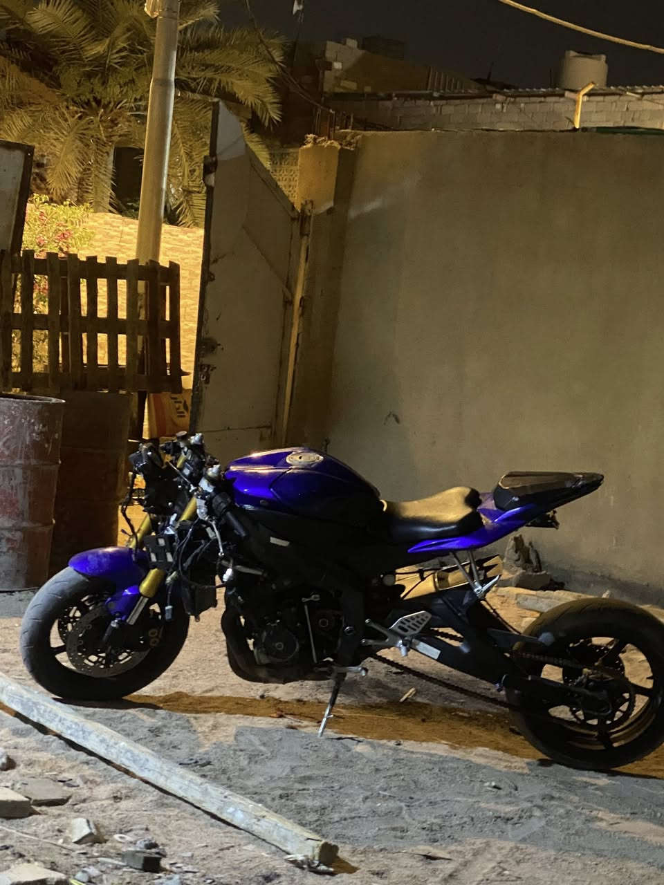 للبيع دراجة نارية ياماها R6
 • الاسم الكامل: Yamaha YZF-R6
 • الموديل: 2006
 • السعة: 600cc
 • عدد السلندرات: 4 سلندر
 • ناقل الحركة: يدوي (قير)
 • اللون: (ازرق)
 • الكفرات : كاملة وصابغهن مرجعهن بلاد ونضيفات بس يرادلها شد
 • الحالة: شغالة وتمشي، تحتاج فحص/صيانة حسب رغبة المشتري
      • تسجيل الدراجة : رقم بس ما مستلم الرقم حولها باسمك واستلم الرقم
 • التزويدات : عليها هاوزن وزنجيل اصلي سعرة 80 دولار واكزوز اكرابوفكج 
 • الملاحظات: الدراجة تشتغل طبيعي
 • يوجد صوت بالمحرك عند الحرارة (مذكور بكل صراحة)
 • بدون حوادث 
 • سبب البيع: ظروف خاصة

📍 الموقع: (البصرة / ابو الخصيب)
📞 للتواصل: ‭٠٧٧٦ ٢٧٥ ٠٥٦٢‬ واتساب او شريحة
