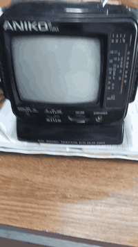 السلام عليكم تلفزيون البيع شغال صوره وصوت الراديو ماله هم شغال اتصال *********** وبسعر. 100 ألف دينار
