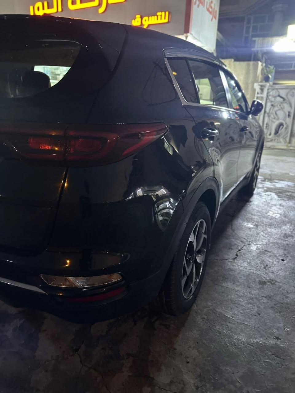 سلام عليكم سبورتج للبيع موديل 2020 وارد أمريكي حادثها كما موضح بصورة  الموصفات  4 ويل رادار أمامي كامرة خلفية المحرك 2400GDi تحكمات ستيرن شاشة جبيرة 
ماشية 76 mi سيارة بغداد بأسمي تحويل ثاني يوم 
الرقم ***********
