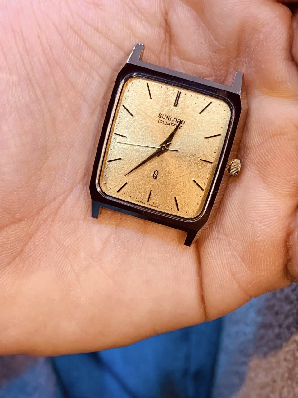 السلام عليكم للبيع ساعة sunlourd by seiko الساعة مصنوعة من معدن   Tungsten Carbide  او الدايستار غير قابل للخدش مينة ذهبية على وضع المصنع جدة نضيفة وانيقة السعر ٩٠ الف


**إذا كنت صاحب هذا الإعلان وتريد حذفه لأي سبب، رجاءا أرسل رسالة إلى الدعم الفني**