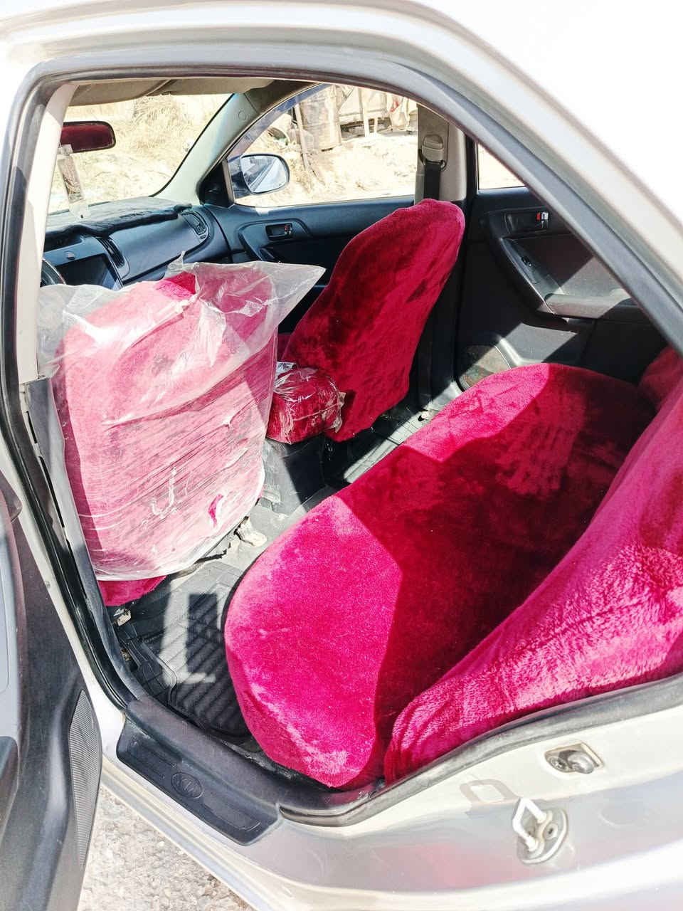 السلام عليكم سيراتوا للبيع موديل 2011 خليجي رقم ذي قار دولي سنويه جديدة تحويل مباشر جاهزه مكينه كير حداديه السعر 85 بيها مجال ***********
