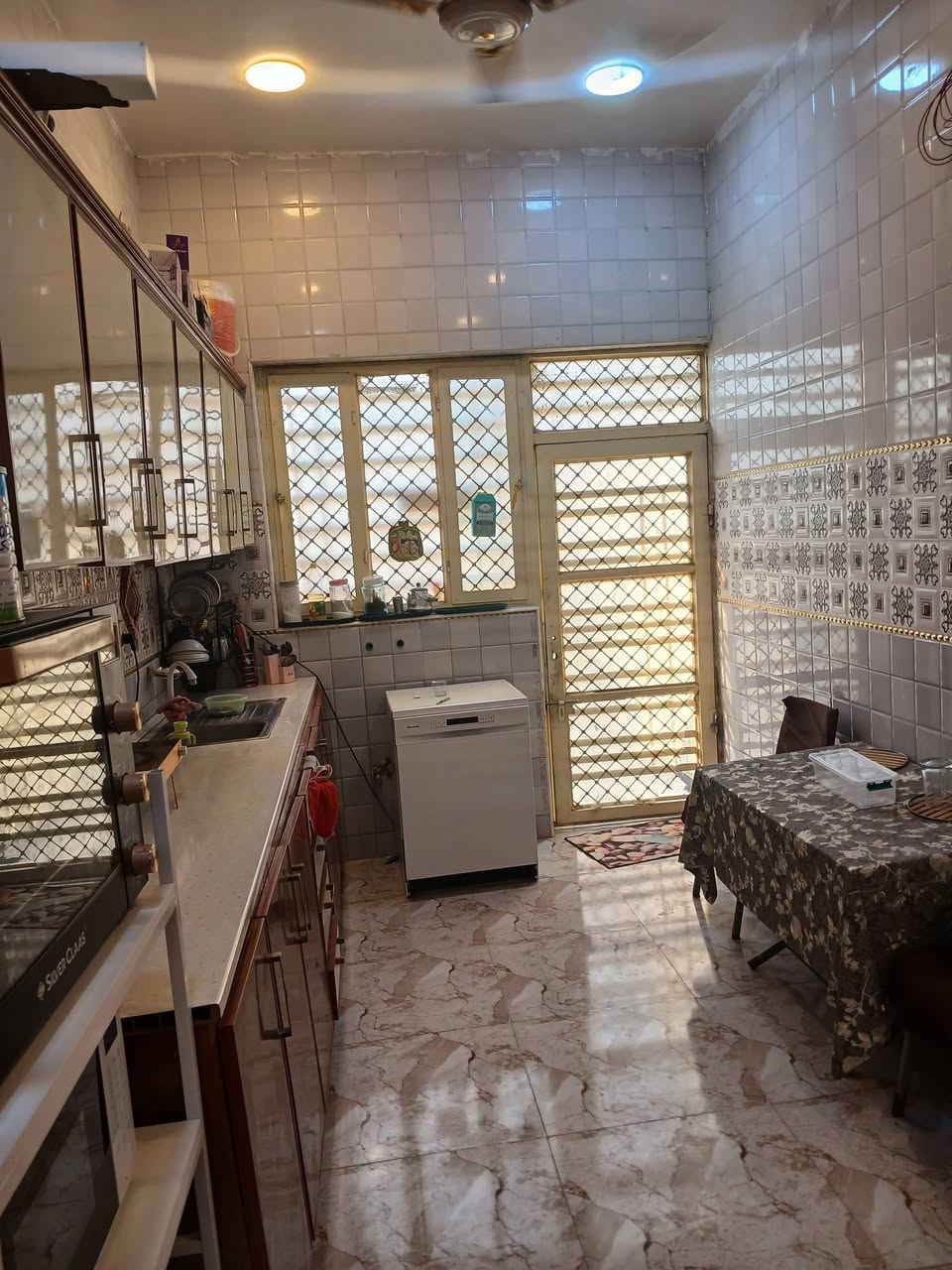 السلام عليكم 
الدار اللبيع. في منطقة حجي حسن الثانية الجمعيات الاربع سايدات مساحة  ١٥٠ متر  قرب اسواق ماركت الحجي 
اللاستفسار  ***********

