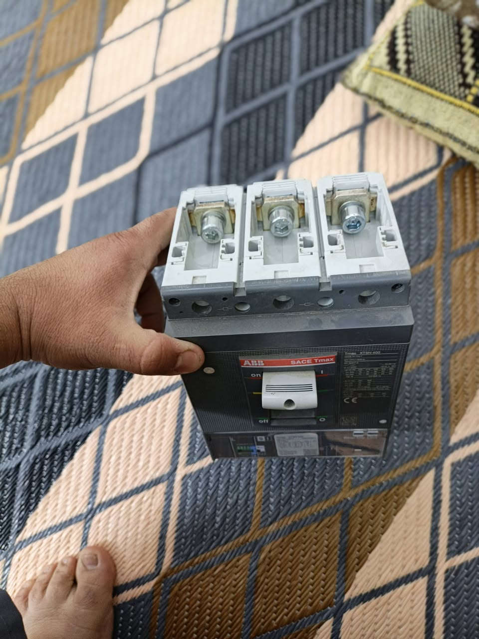 متوفر قاطع ABB 400A  متوفر كميه توصيل جميع المحافظات


**إذا كنت صاحب هذا الإعلان وتريد حذفه لأي سبب، رجاءا أرسل رسالة إلى الدعم الفني**