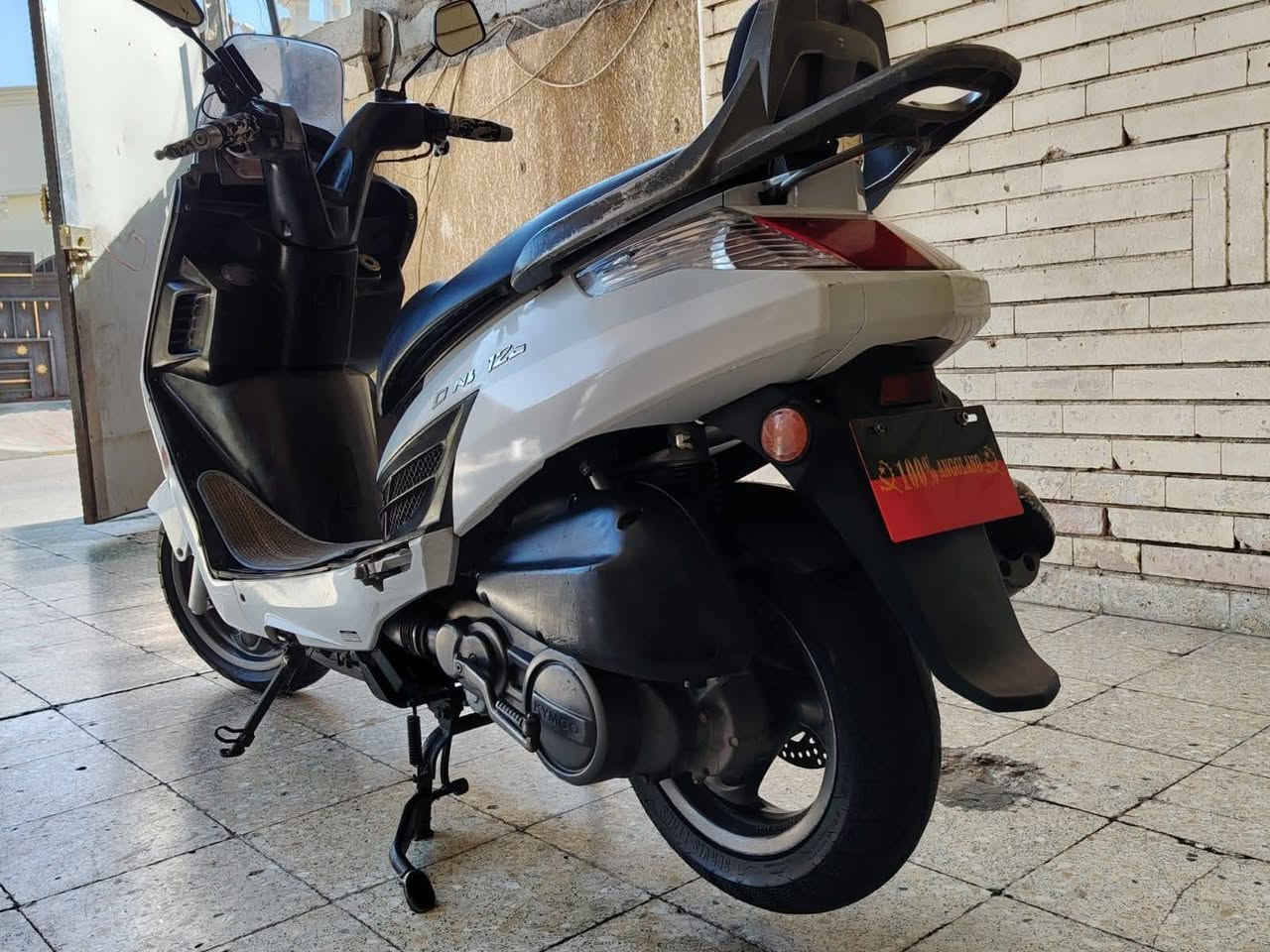 ***********
المكان حي الوليد 
للبيع كايمكو 125 🇮🇹 ايطالي  مسجل سنويه  محرك ممفتوح ممدود عليه اصبانه وين متريد اخذه افحصه يم اي فيتر كشره نضيف مثل مابين بالصور السعر 450 قفل  التواصل ع الخط
