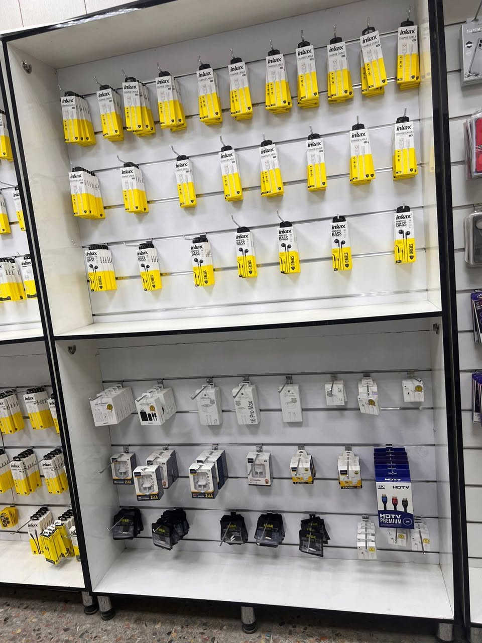 سلام عليكم محل كامل للبيع هوه ومكانه او بس الغراض كلشي با صوره للبيع بيعه وحده مكاني بغداد العبيدي شارع المحافظ + قمريه واعلان وبلازمه وجهاز رصيد  ولابتوب  وعده صيانه كامله   ***********
