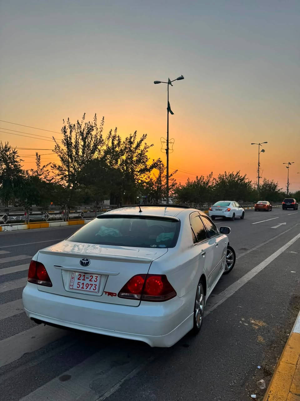 سەرەتا بە ناوی خوای گەورە
١٨٠ بڕاوە گەورە بە بچوک 
سڵایت سێ دوگمە
٢٠٠٧
ناو ڕەشی ساج سور 
سەقفو کەڤەر بە شەرت
٥ بەسمە مەزبوت ئیش ئەکات
ئاوێنە ئیشارەت و ئاوێنەکانی ئەخەون
سەیارەی ماڵە و هی مەعرەز نیە
کۆدی هەیە بە ناوی خۆمەوەیە
زۆر جوانە سەیارەکە بێ تەقە ڕەقەیە و مەزبوتە
بو زانياري زياتر و نرخ پەیوەندي بكه یان چات بکە
*********** وەتسئەپو ڤایبەری لەسەرە
