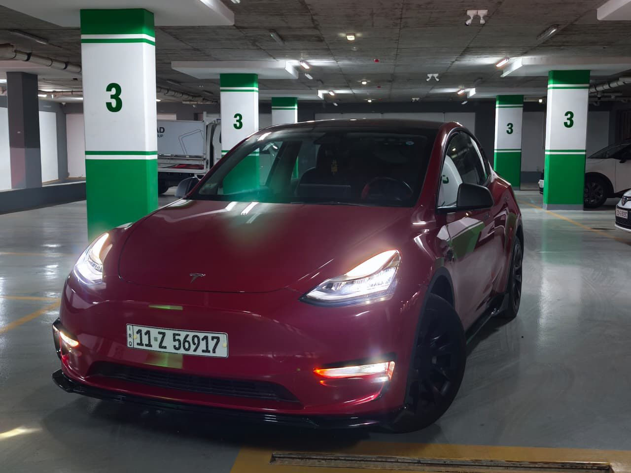 السلام عليكم 
Tesla model y long range dual motor
تيسلا مودل Y دبل ماطور  لونك رينج
السيارة اونلاين 
عداد 50 الف كيلو
جميع ايرباكات السيارة سليمة 
الموديل 2023
عدد المقاعد 5 راكب
اللون الخارجي احمر
موصفات Y معروفه
• تقطع بالشحنة 500/530 كيلو 

• نظام دفع كلي
• سقف بانوراما زجاج
• شاشة كبيرة حجم 15 بوصة
• كاميرا خلفية
• حساسات خلفية
• كاميرا امامية
• حساسات اماميه
• كاميرا جانبيه 
• كراسي كهرباء
• كراسي تدفئة
• غرفة جلد مميزة لون اسود
• رادار امامي
• رادار خلفي
• رادار جانبي
• مانع تصادم
• محدد مسار
• كاميرات عدد 8 
• حساسات جانبيه
• مثبت سرعة
• كاميرات محيطيه 360° 
• تحكم بالسياره عن طريق الشاشة
• نظام قيادة آلية Auto Pilot
• عداد ديجيتال
• تشغيل تلقائي
• نظام قيادة ذاتية Full Self drive
• نظام (RCTA) للتنبيه عند الرجوع للخلف
• نظام (RSA) لكشف لافتات السرعه للطريق
• نظام (PSC) الرادار الذكي لمنع الاصطدام 
• نظام (LTA) لتحديد المسار على الطريق
• تشغيل عن بعد
• الدخول الذكي
• نظام ترفيهي كامل متكامل يحتوي على ( YouTube / WhatsApp / Tik Tok / Netflix)
• Wifi
• GPS
• MAPS
• Bluetooth
• AUX
• USB
• أوامر صوتية voice commands
• جنط قياس 20
• اضوية امامية LED
• اضوية خلفية LED
• كشافات ضباب LED
• إنارة امامية زنون Full LED
• إنارة امامية Auto 
• ميموري ديجيتال
• نظام محاكة ذاتي للسياره من الخارج
• تبريد خلفي 

الأضافات: 
لحية امامية 
حاجب بلوجكتر 
دوسات جانبية 
مري كاربون فايبر 
سبويلر صنوق 
دفيوزر
داخل كاربون فايبر 
سكوب مثلثات جامة 
فچوج برمبو ضوئية 
ترحيب ضوئي لوكو تسلا
تطعيمات الدركة كاربون فايبر 
الخ...
مكان السياره بغدد
السعر: 18.500$
للأستفسار: ***********
