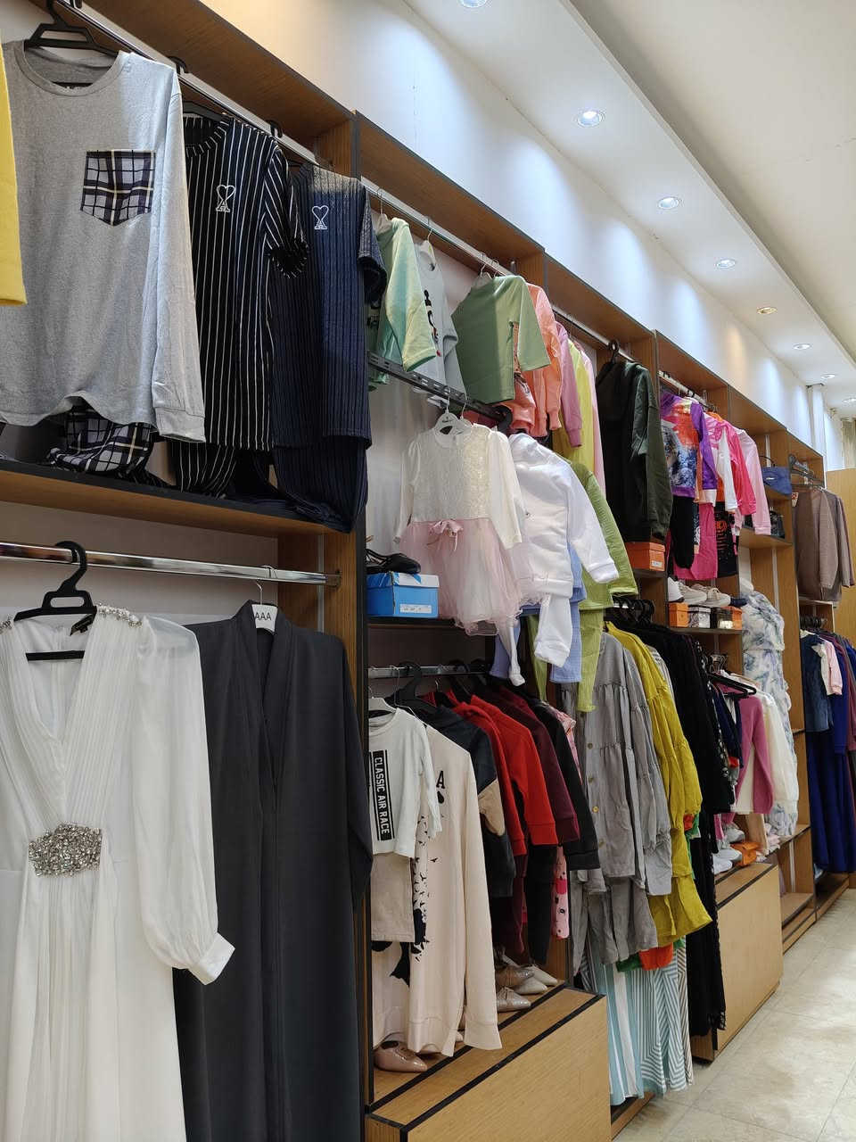 السلام عليكم محل ملابس نسائي اطفال في سوق الجنينه جاهز من كلشي ديكور اناره كله حديث ديكول خشب بي دي إف بضاعه تركيه وصينيه اطفال ونسائي
وجنط واحذيه وشالات محل كامل متكامل أجار فقط 300
الف داخل مول هستوريا في سوق الجنينه للاستفسار ***********
