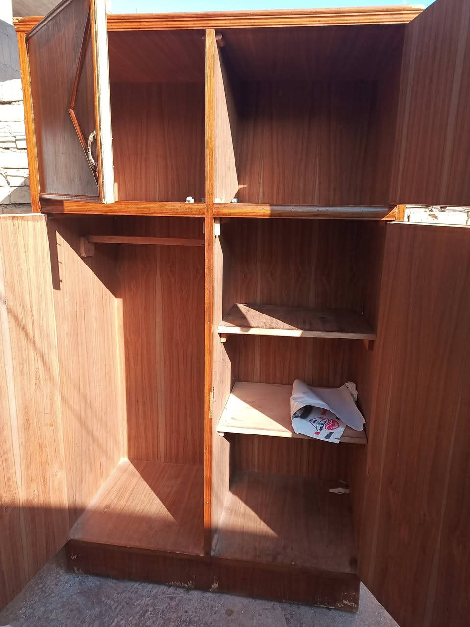 السلام عليكم عندي غراض اللبيع مكاني أبو دشير ***********
