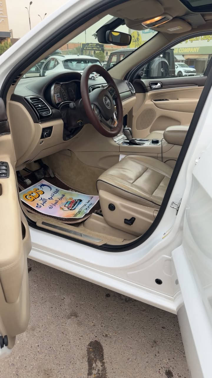 السلام عليكم ورحمة الله
اقرة المنشور الى الاخير شباب الطيبة 👍🏻

جيب اوفر لاند وكالة ليث العبيدي 2019🇱🇷

فول مواصفات 
محرك 3600 
جكات 
مراية قلابة 
تدفئة الكشنات الاماية والخلفية 
تبريد كشنات الامامية 
بانوراما سقف 
نقطة عمياء 
ثلاث شاشات 
حساسات 360 درجة خلفي وامامي
توقف ذاتي عند الرجوع مانع اصطدام 
رادر خلفي 
رادار جانبي 
ويل 20 
ماااااااااااااشية 75 الف كيلومتر 
السعر 29 ومجال بسيط 
السيارة جديدة جدا مال بيت 
اي استفسار اتصار علة هذا الرقم غير متوفر ع الفيس بوك 
***********
