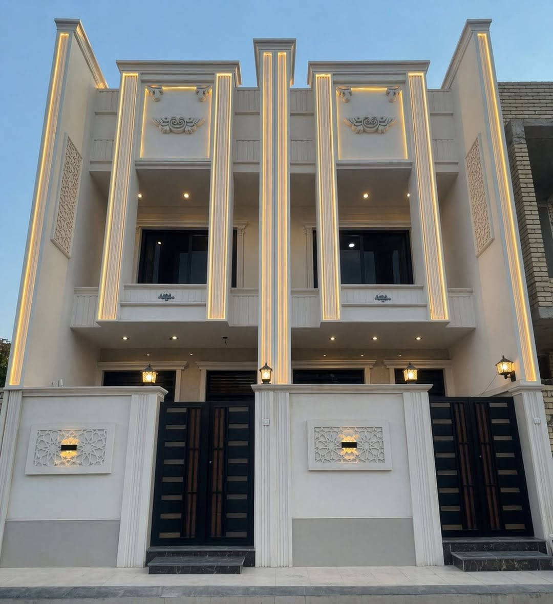 للبيع دور سكنيه في المشتل قرب الخمس بيوت بناء 2026
مساحة الدار80   (4*20)
يحتوي الدار على طابقين ونصف
🔹الطابق الاول: يحتوي على طرمه+ استقبال+ غرفة نوم+ مطبخ+صحيات + منور
🔹 الطابق الثاني : يحتوي عله 2 غرف نوم + حولي + صحيات
🔹 الطابق الثالث :يحتوي على غرفة نوم + حولي + صحيات 
🏠مواصفات الدار  بناء درجه اولى نضام سبالت دفن + تأسيس كهرباء بوري بالكامل 
الصحيات تركي ثقيل درجه اولى 
نضام كامرات+ تاسيس إنترنيت
الشبابيك ولأبواب والسلايدات دبل جام مقطع تركي
⚡️جميع الكهربائيات ولأناره تركي شركة أوزن 
ملاحضه الدار طابو صرف وغير تابع لشركة او دلال 
☎️ للاستفسار الاتصال على الرقم : ***********
