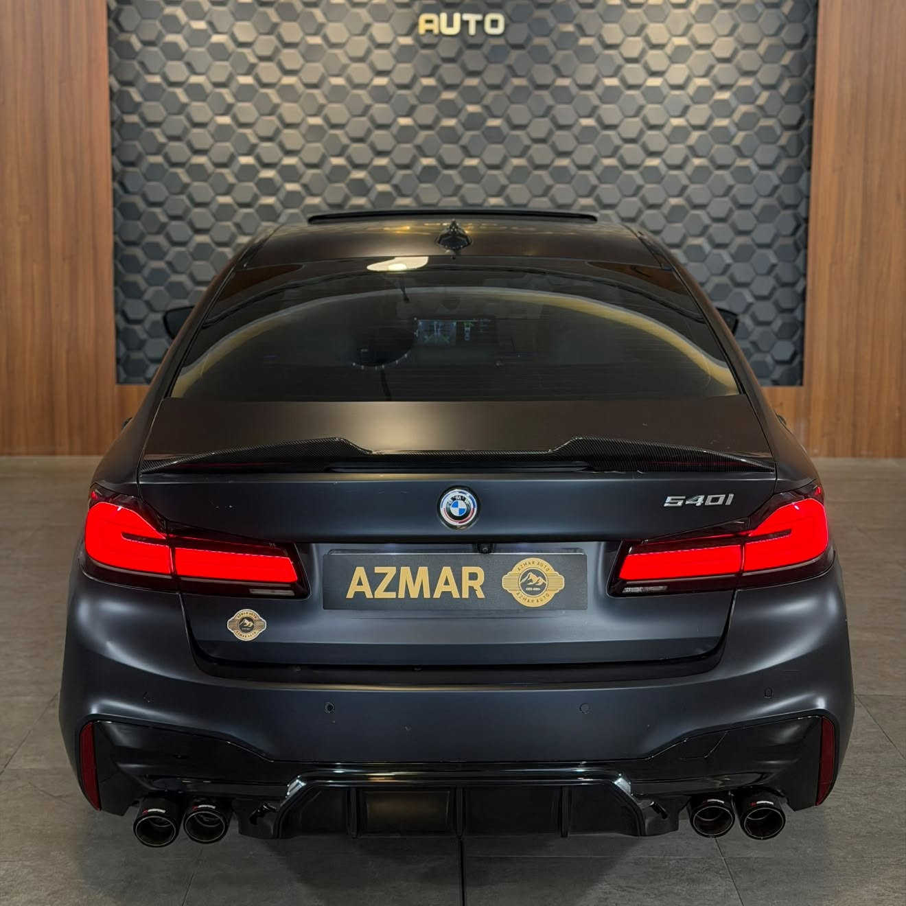 ‏ BMW 540i  M package🚀
‏6 سلندر twin power turbo🔥
موديل : 2022
العداد : 37 الف

السيارة فول الفول مواصفات و مغلف PPF مات و عليها كت كامل للجمالية و صوت كزوزات🔥

مواصفات السيارة
فتحة
صندوق شفت
تقنية مراقبة عيون السائق ( توقف السيارة اثناء الغفوة او النوم)
 نظام القيادة الذاتية
كاميرة خلفية بدقة عالية
رادار لقراءة خطوط الشارع
 رادار جانبي ( فرملة عند اقتراب الاشخاص والمركبات)
 رادار امامي لقراءة لوحات المرور لتنبه السائق بالسرعة المسموحة 
شاشة وسطية لمس بقياس ١٣ انج 
نظام i drive
كشنات جلد مطرز بلون ابيض
 كشنات حجم VIP  
كشنات فول تحكم كهربائي
 كشنات الامامية تدفئة و تبريد
 اضوية تابلو مخفية (عدة الوان) 
اضويه اماميه Adaptive LED
نظام النقطة العمياء
اهتزاز الاستيرن عند اقتراب السيارات 
 نظام Auto Hold
 عداد  سرعه على الزجاج الامامي head-up display
- انظمة قيادة متعددة ( SPORT + COMFORT+ ECO ) 
 ايرباك + ABS + ESC
كشنات  كهربائي  +  خزن ميموري  
 بصمة ابواب + بصمة تشغيل
 حساسات اصطفاف ( امامي + خلفي ) 
 نظام الاصطفاف الذاتي ( اوتوو بارك)
مريا طوي كهرباء 
 ستيرن كهربائي
ستيرن تدفئة 
شفتات على الاستيرن  ( شفتر ) 
نظام ملاحة ( NAV + MAP ) 
 مكيف ( امامي + خلفي ) منفصل 
مفتاح سمارت على الابواب الاربعه 
نظام  carplay
 بلوتوث للهاتف الخلوي + موسيقى  
 نظام المساعدة على الركن بلاس مع عرض ثلاثي الأبعاد.
 نظام PDC لقياس المسافات عند رَكْن السيارة
مقاعد خلفية قابلة للطي مع تقسيم 60:40
 محدد السرعة
‏ISOFIX لتثبيت مقاعد الاطفال- 
 عرض مراقبة ضغط الإطارات 
إنذار لمنع السرقة
و بعد هواية مواصفات متنذكر

السيارة وارد امريكي بيها بابين صبغ بدون دواخل بجم كبس✅ 
كير و محرك كلها بشرط🔥

سعر: ٣٨٥$ ورقة
للاستفسار : ***********
العنوان: السليمانية المعارض الجديدة شركة ازمر اوتو معرض رقم ٣٤
