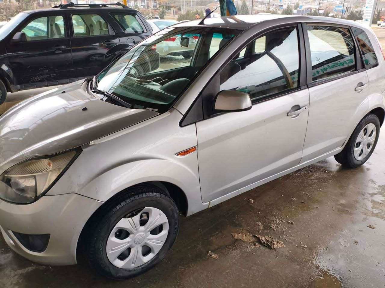 ڤۆرد فیگۆ
مۆدێل 2013ڕەقەم سلێمانییە 
لە سلێمانییە
شاشە ئایپادە
تایەی تازەیە
ڕۆن و سێرڤزی تازەیە
گێڕو مەکینەی بەشەرتە
سەیارەکە  یەک پارچەو 
سێ پەڵەی بۆیاخە
74گەڵا و معامەلە 
تکایە سەیارەکە ئیمن. 
نییە تەلەفون بۆ ڕەقەمەکە بکەن  

***********
*********** السليمانية, العراق
