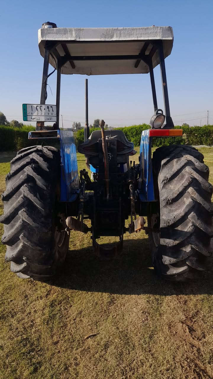 اسلام عليكم نيوهولند موديل٢٠٠٥ تحويل مباشر مكينه بلاديه قطرة صبق ماكو مكان بغداد*********** اتصل
