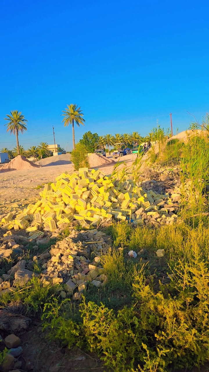 سلام عليكم قطعه 200 متر مربع سند 25 نهايت الجمعيه مدفونه قريبه عله جناجه شارعها 8متر قريبه عله تبسيط 60 متر الي يودي عله بغداد سعر 45 او بيهه مجال ***********
