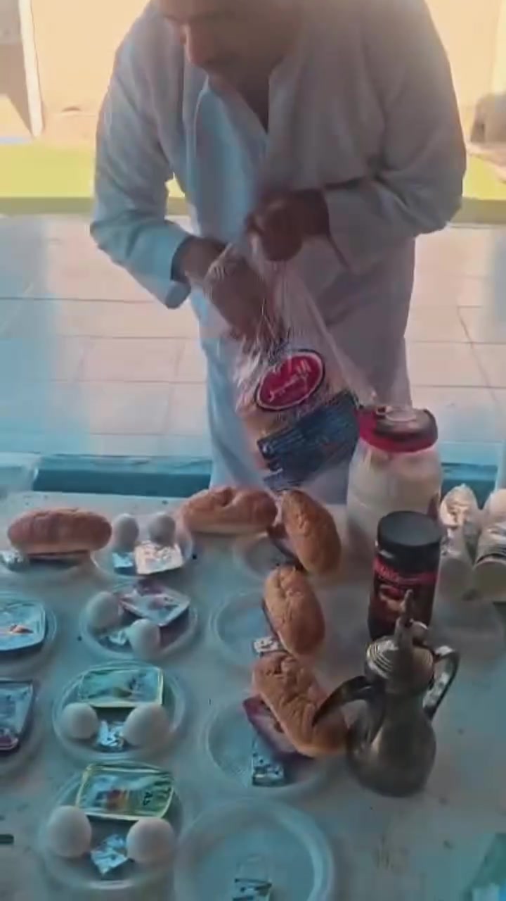 #خدمة_تسعدنا_وشرف_لنا 
بعد مبيتهم في مزرعه حائل 
تقديم وجبة الإفطار في شاليهات حائل لمعتمرين #مكتب_الحجي للحج والعمرة ( رحلة شهر محرم الحرام  ) في استراحة حائل طريق المدينه المنورة متوجهين إلى مدينة الحبيب المصطفى صلى الله عليه وسلم 
بادارة خادم ضيوف الرحمن
 المتعهد #الحاج_حسن_ذياب  

————————————————
كونوا معنا في رحلتنا القادمه
 ( جوا✈️ - برا 🚃)
بسعر مميز شامل كافـة الخدمات
 👈👈 بتاريخ 15-20 / 7 / 2026
✅السكن في المدينه المنورة في المنطقه المركزية فندق (4 نجوم) 
✅السكن في مكة المكرمة فندق 4 نجوم قريب من الحرم( شارع اجياد ) وفي فنادق محبس الجن 
✅ وجبات طعام طيله فتره الاقامه  
✅جميع مزارات مكه المكرمه والمدينه المنورة.
✅ارشاد ومحاضرات دينيه ✅
————————————————
للحجز والاستفسار مراجعة المكتب أو مراسلتنا ع الواتس اب وتلكرام 
1️⃣ ديالى - المقدادية- حي المعلمين - مقابل الجامع 
***********- ***********☎️
