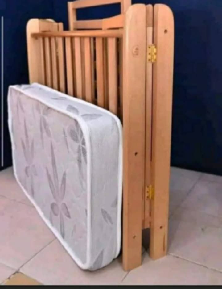 سرير البيبي السندوتش بتطبق ويتلم خشب زان أحمر تلات مستويات باب جرار بكل مشتملاته


**إذا كنت صاحب هذا الإعلان وتريد حذفه لأي سبب، رجاءا أرسل رسالة إلى الدعم الفني**