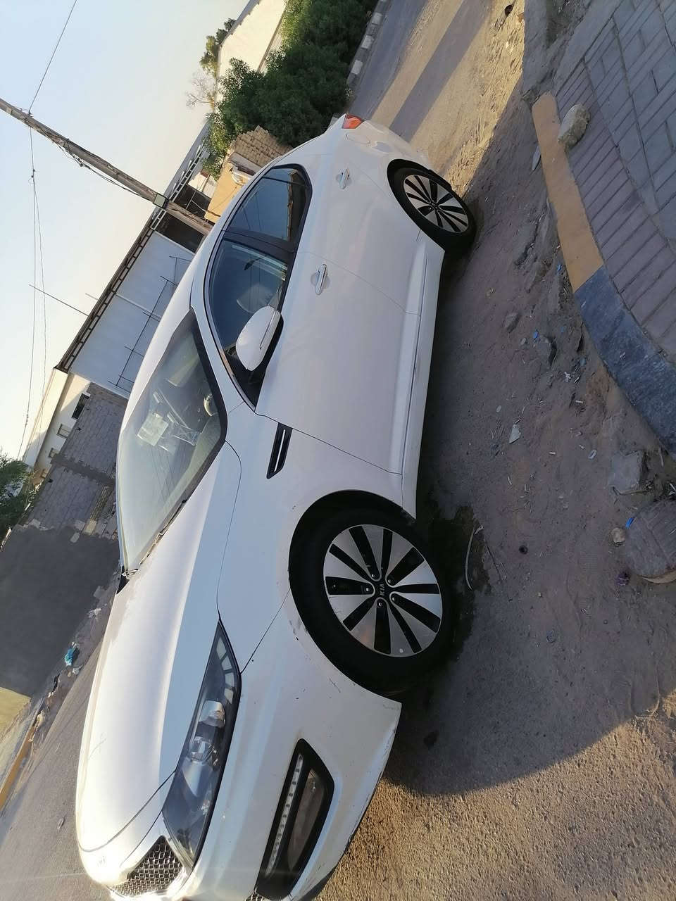 السلام عليكم  اوبتيما 2013 خليجي  بيه جاملغ الايمن مبدل مكينه 2000  سياره جاهزه  رقم مثنئ  بسمي  لبيع او مروس بتكسي 
  ***********
