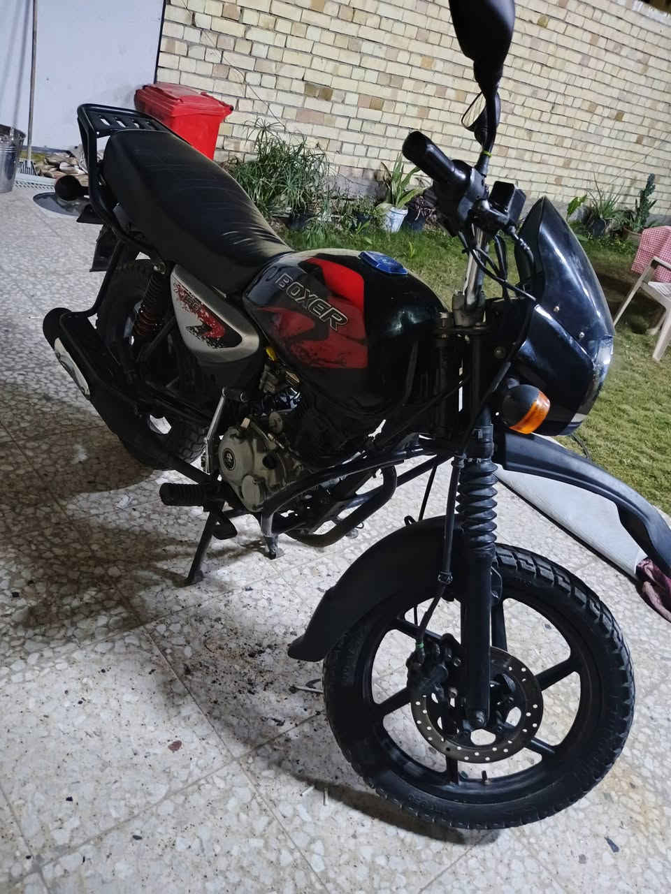 سلام عليكم
دراجه بوكسر موديل 22 شكل 23 صاحبهه واصل للبصمه او واكف الترقيم الدراجه مابيهه اي نقص كامله مكمله او عندي معامله مال الرقم السعر 1500 بيهه مجال 

*********** مكان بغداد
