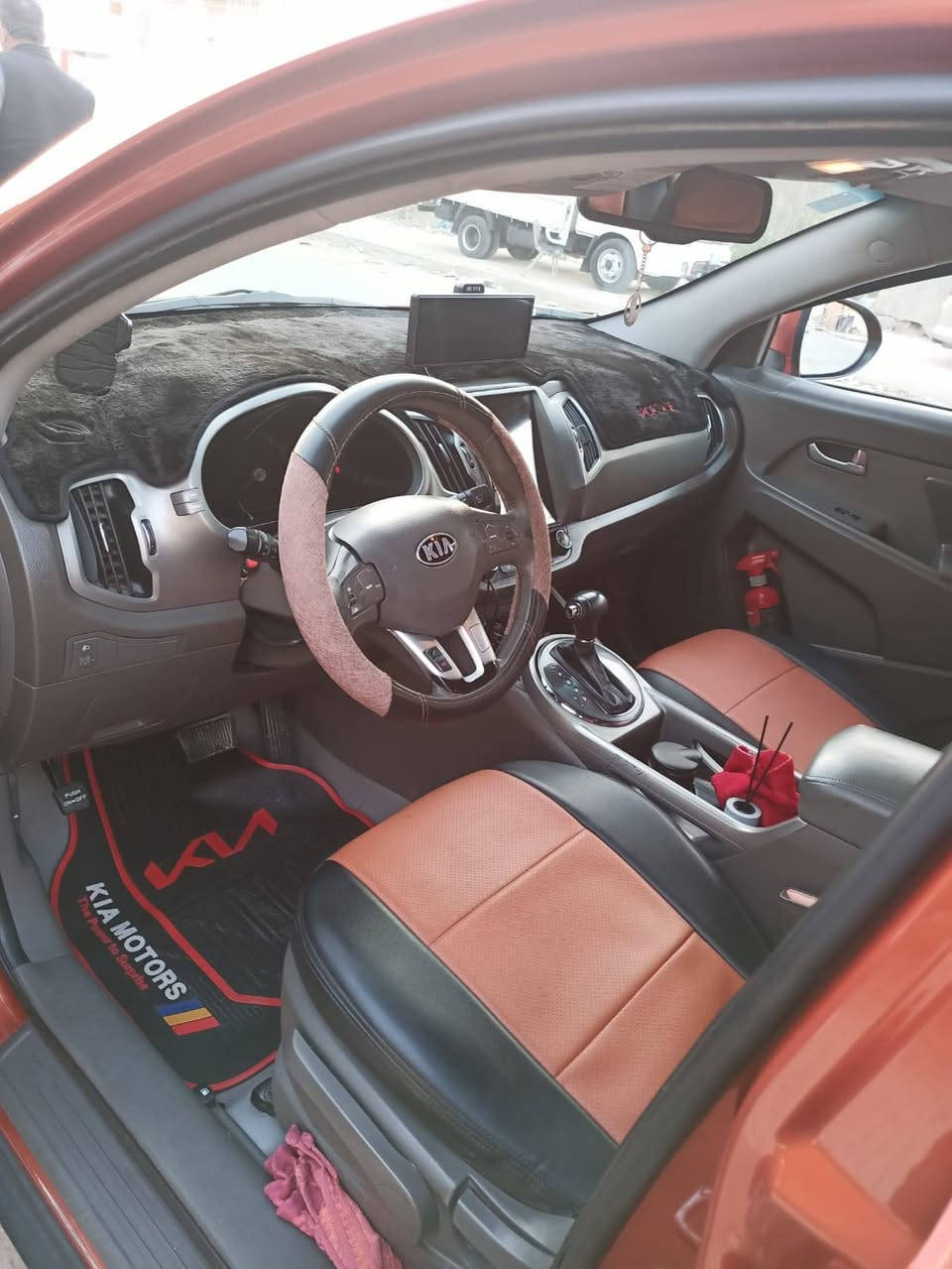 السلام عليكم لل ب يع سياره سبورتج موديل ٢٠١٤
السياره نضيفه مثل الصور
بني روما
الصبغ مئشر عليه من الخط وجوه
بنيد مبدل بلاد
مكاني تاجي
للاستفسار اتصل
***********
*********** واتس
