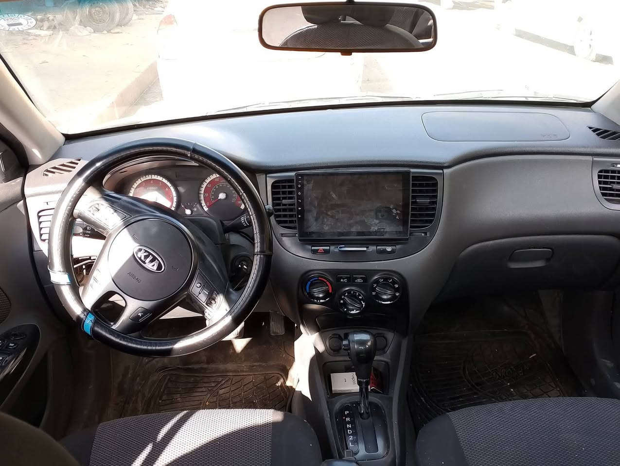 السلام عليكم 
كيا ريو 🚗 
وأرد أمريكي 🇺🇲 
موديل 2011👋
رقم أربيل 👋 سنويه وهزه جديده 🙋 
كاربون بانزين ⛽ شرط التحويل 🚦 
محرك 16 محرك وكير شرط 👋 
طخم تاير طخم امامي خلفي جديد 👋 
تبريد ثلج 🥶 مكيف الهواء 
📢 ظررها قطعتين تبديل وبدون دواخل وكدام العين  و بيها تكة شاصي والباقي كدام العين 
🛑#السعر 83$💸 وبيها مجال 
***********
