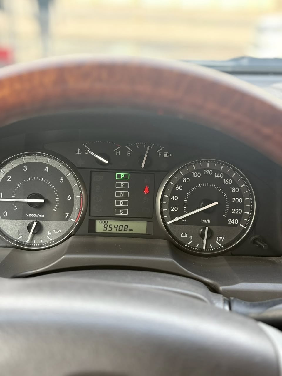 السلام عليكم
بيع مستعجل 
سياره لاند كروز 
موديل 2014 
فئه الفطيم اصل  
ربع الجاملغ الخلفي ربع صبغ 
ونص الجاملغ الامامي 
فقط اما الباقي كفاله 
كير مكينه حداديه كفاله. 
تخم تاير
 تاير جديد
رقم انكليزي جديد 
ترايها خير من الله 
     مواصفات 

سلايد روف 
اشاير بل مري 
كشن سايق كهرباء
طفايه بل رجل 
٨ ايرباك 
ماشيه 95,000 حقيقي 
السعر 35,000$ 
لتواصل *********** 
العنوان : بغداد _ الجديده
