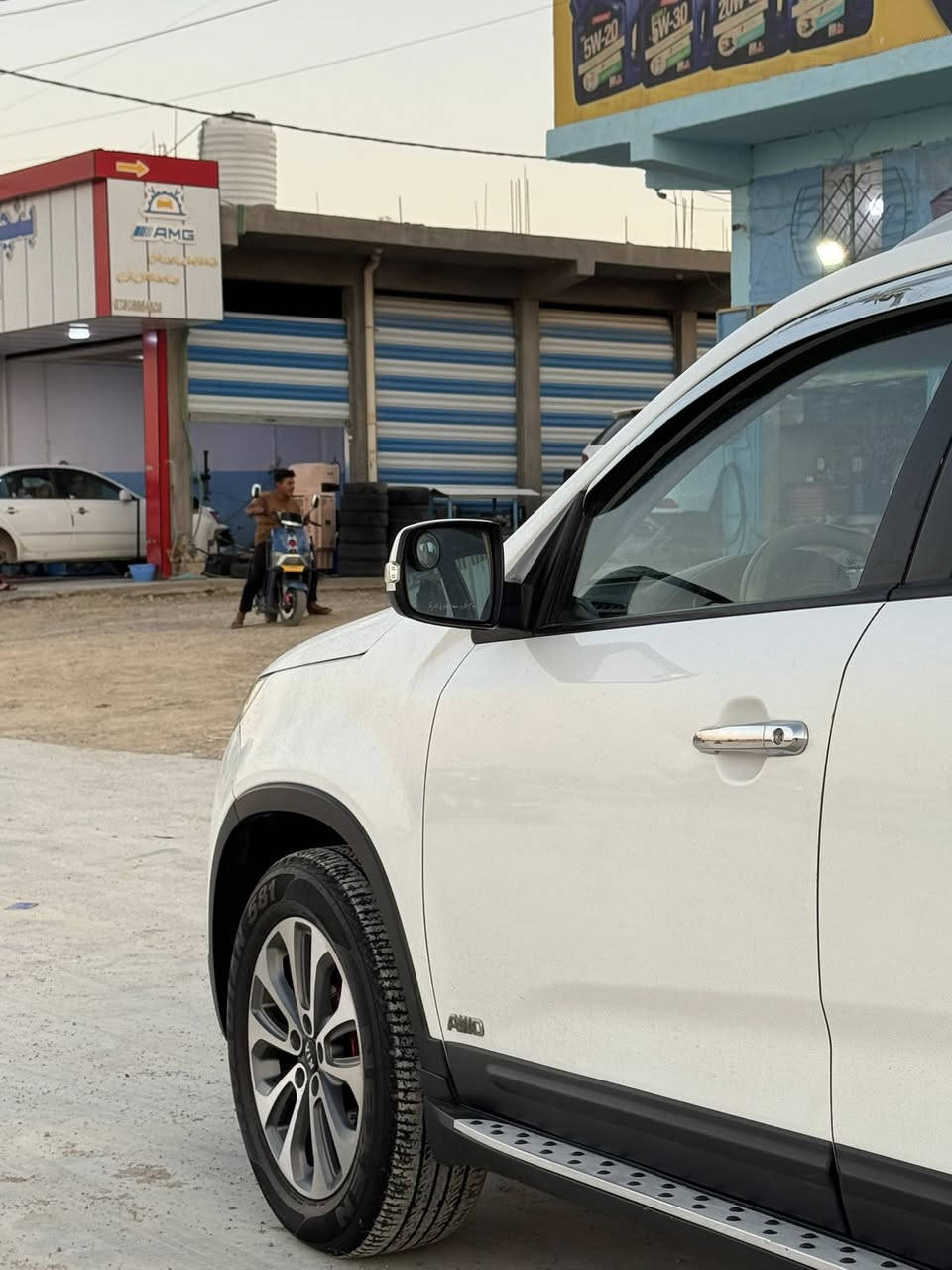 السلام عليكم
للبيع KIA SORENTO 
موديل:2014✅
اللون:ابيض 
رقم بغداد
🔅سبعه راكب
🔅سته سلندر
🔅3قطع تبريد
🔅نضام ECO الاقتصادي
🔅مري شفط
🔅اشاير مرايه 
🔅حساسات إماميه 
🔅حساسات خلفيه
🔅مثبت سرعه
🔅تبريد بيانو
🔅يدات نيكل 
🔅تحكمات ستيرن 
🔅مانع انزلاق 
🔅دفع رباعي 
🔅منضومه زنون كامله
🔅لد امامي
🔅شاشه ايباد + كامره داخل الشاشه
🔅 ماشيه 120 الف وقابل للزياده 
🔅ويل حجم 18 كروم 

السياره جديده وخير من الله مكفوله عدا صبغ بالدعاميه الخلفيه فقط.
السعر 183وبيها مجال

مكان السياره الأنبار/هيت
هـ/***********
