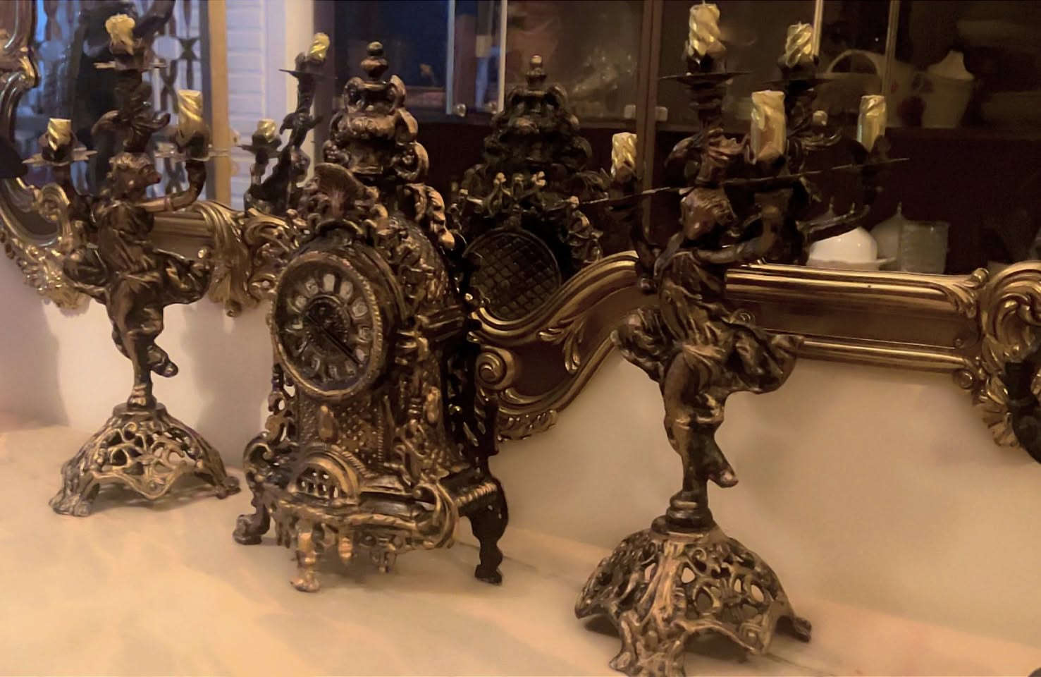 سيت ساعه و شمع ذان عدد ثنين قديم معدن ساعه ام البطاريه


**إذا كنت صاحب هذا الإعلان وتريد حذفه لأي سبب، رجاءا أرسل رسالة إلى الدعم الفني**