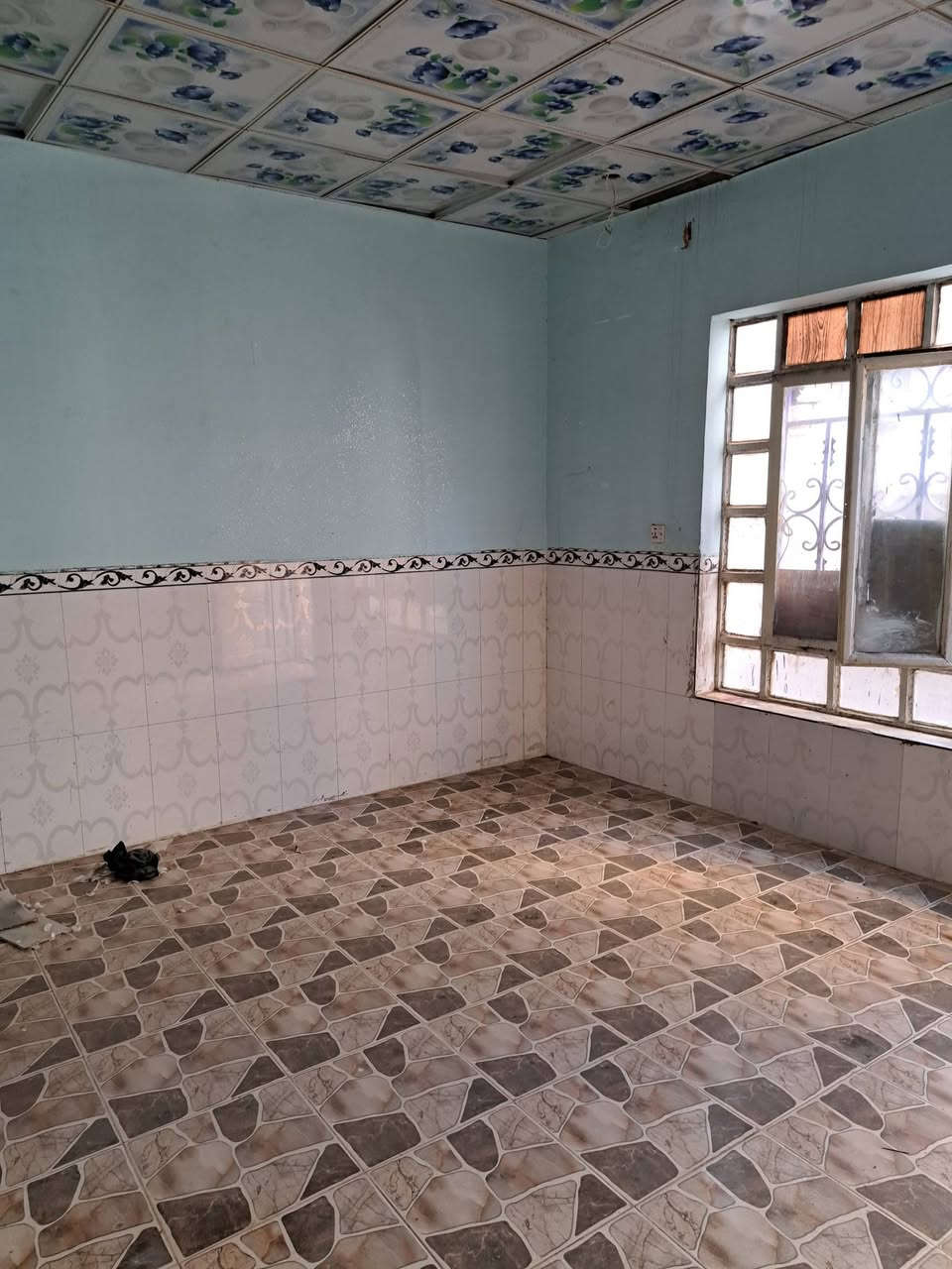 بيت للبيع مساحه 100 متر طابق واحد منطقة الامن الداخلي شارع طارق الخيكاني
للاستفسار اتصال ***********
