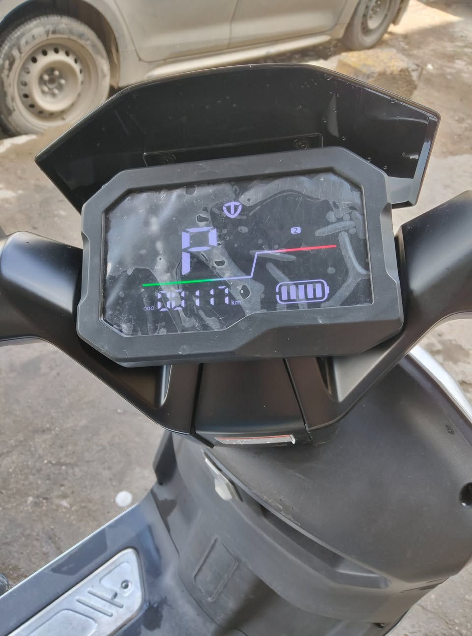 دراجة ريان (RAYAN) الغنية عن التعريف، الملقبة بـ "وحش الكون"، معروضة للبيع. الدراجة بحالة ممتازة وجاهزة للاستخدام الفوري.
أهم المواصفات والمميزات:
المحرك: قوة المحرك [ 2000 واط]، تسارع ممتاز جداً.
البطارية: نظام [72 فولت]، استجابة سريعة وشحن يدوم لفترة طويلة.
السرعة القصوى: تصل إلى [70-75] كم/ساعة (حسب الحمل والظروف).
الإضاءة: نظام LED مزدوج مع عدسات قوية جداً للقيادة الليلية.
الإضافات: شاشة ديجيتال متطورة، نظام إنذار ضد السرقة، تشغيل عن بُعد (ريموت).
المرفقات:
الشاحن الأصلي.
المفاتيح والريموتات الأصلية.
السعر المطلوب: [925 ] (قابل للتفاوض البسيط للجادين).
المكان: [كراده داخل او الدوره حي دجله].
للتواصل: [*********** ]. بغداد, العراق
