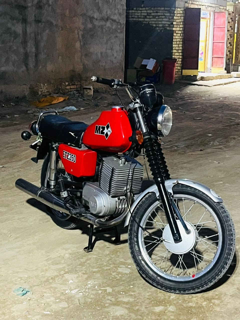 امزت 82 بدون للبيع كفاله دينمو بلاد مامحور بس الثالث مالها يفلت مرات يجي مرات لا سعر
مليون و600 وبيها مجال الشراي يتصل
‏‪0776 066 9403‬‏
