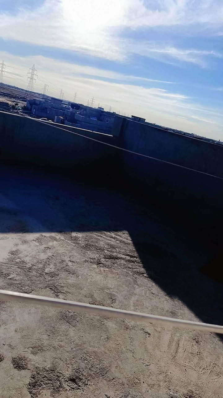 السلام عليكم بيت زراعي طابقين 100 متر. طولاني للبيع 
يتكون من استقبال ـ ممر . مطبخ . غرفه نوم 
صحيات... 
البناء حديث كله سيراميك درجة اولى بياض درجة اولى. كهرباء وموالد جاهز.
الطابق الثاني نفسه تصميم وهم جاهز على مفتاح 
مال عائلتين وفوك بيتونه وصطح 

العنوان الزراعي منطقة 77  قرب جامع الامام علي + متوسطه الوعد 
الشراي يتفضل خاص


**إذا كنت صاحب هذا الإعلان وتريد حذفه لأي سبب، رجاءا أرسل رسالة إلى الدعم الفني**