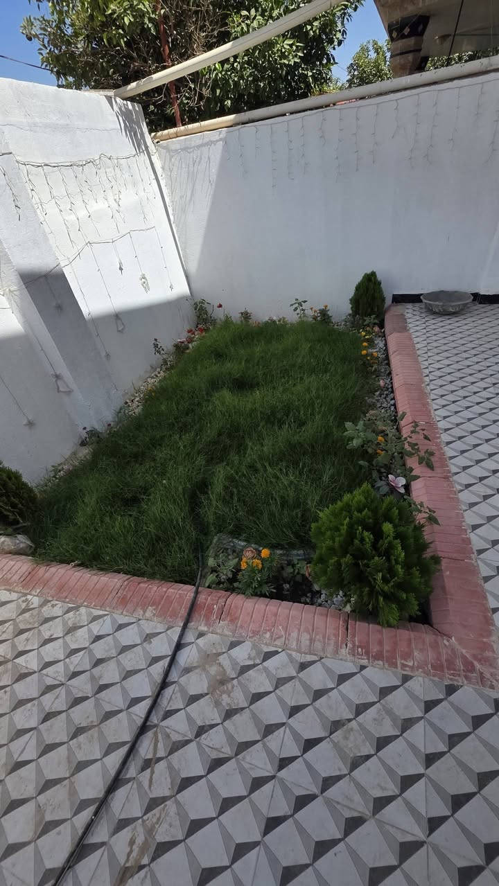 دار للبيـــــــــــــع....
شــــــــــارع الطهمازيه قرب محطة الورد... 
ــــــــــــــــــــــــــ
طابــــــــو زراعي صرف... 
بمســـــــــاحه /240م.... 
غرفتيــــــــــن نوم صالــــــه هـــــــول مطبـــــــــــخ صحيات خارجية وداخليه كــــــــــراج حديقــــــــــه ومـــــــــــــناور 
ـــــــــــــــــــــــــــــــــــــــــــــــ
عقارات رامســــــــــر 
***********
***********
