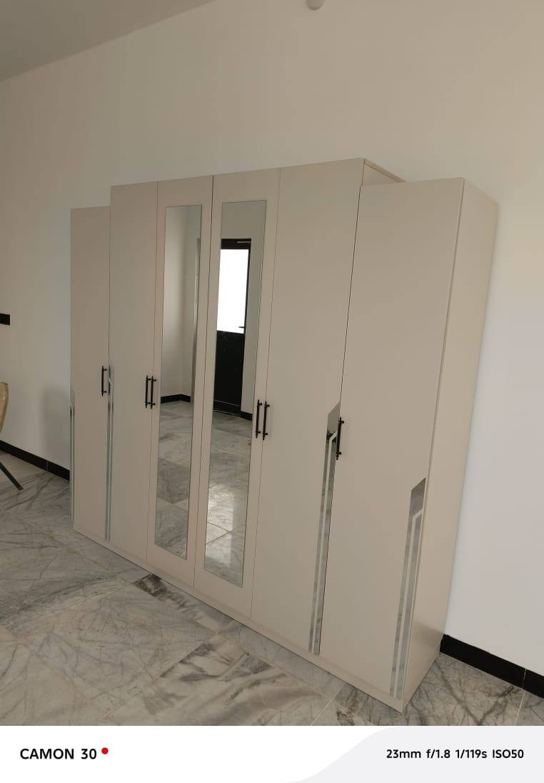 غرفة تركية موديل حديث فقط تم شدها تكون خمسة قطع  السعر 550 ألف دينار عراقي وبي مجال بسيط  إلي يحب يتواصل خاص أو على هذا الرقم : ***********
